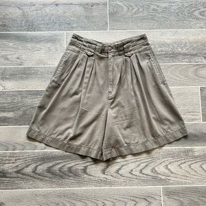 Vintage 90’s high waisted, tailored olive shorts